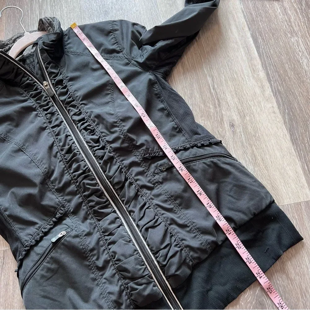 Lululemon back on Track‎ jacket Women’s Size 6